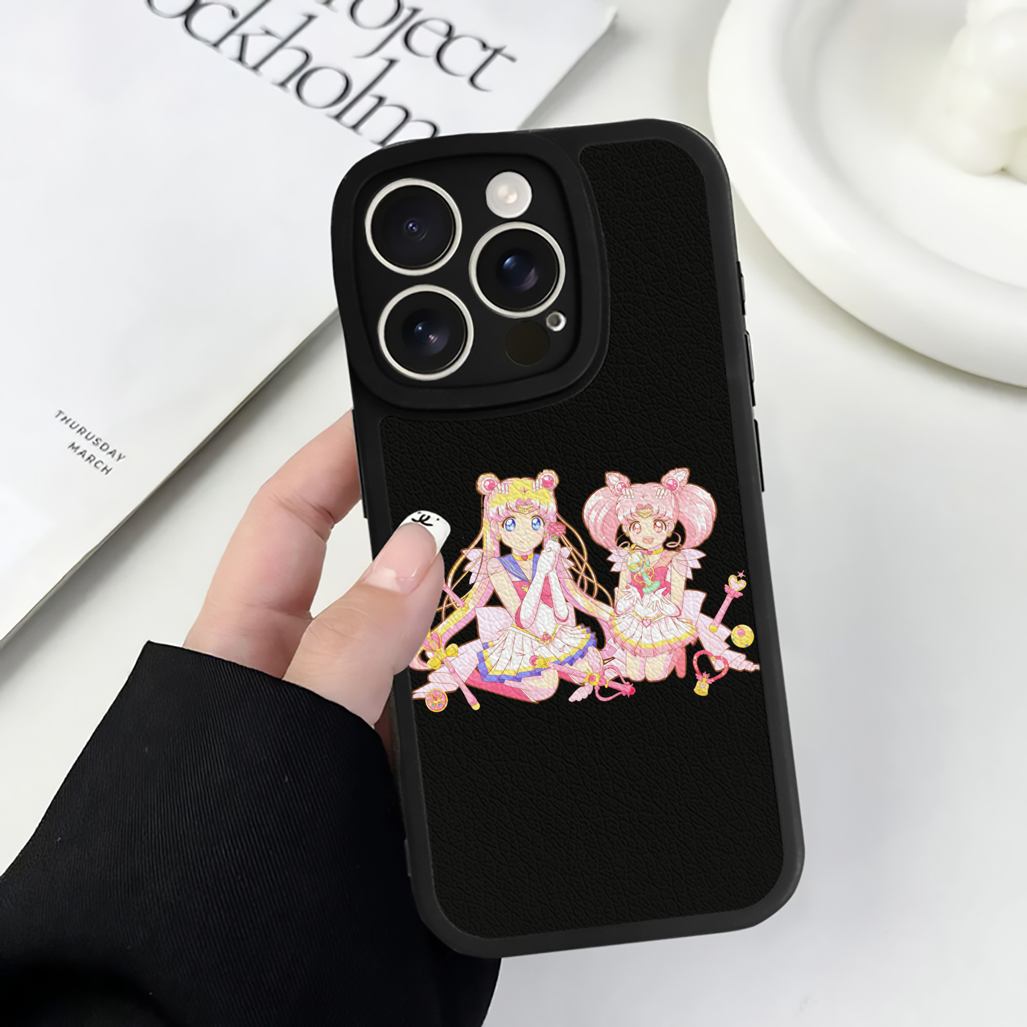 （画像用） 美少女戦士セーラームーン 月野 うさぎ つきの うさぎ Sailor Moon Tsukino Usagi 【iPhone 16シリーズ対応】シリコンスマホケース（レザー調） 材質：シリコン